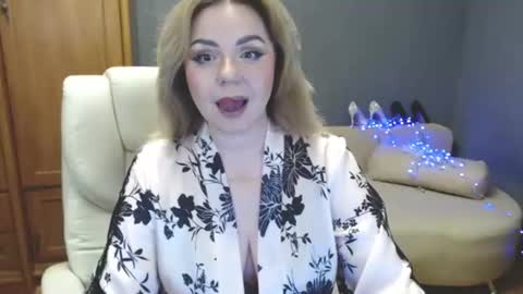 Snapshot of cute_phoenix chatting on June 19, 2026, 7:17 pm cute_phoenix online show from June 19, 2026, 7:17 pm