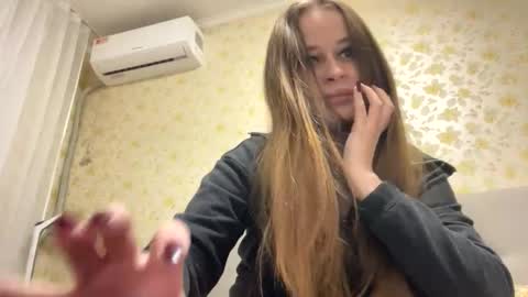 cute_shy00 online show from November 7, 2025, 2:17 pm