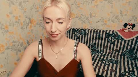 cute_smile_shy online show from December 3, 2024, 11:02 pm