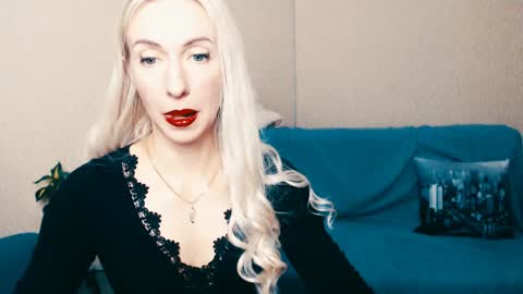 cute_smile_shy online show from January 16, 2025, 8:14 pm