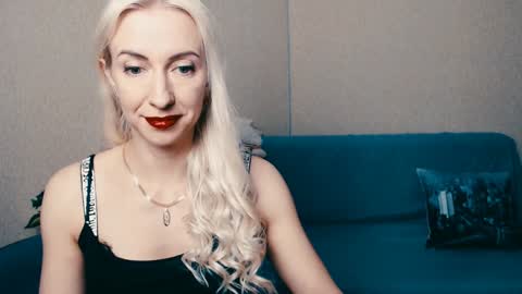 cute_smile_shy online show from February 7, 2025, 10:09 pm