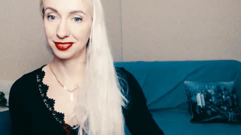 cute_smile_shy online show from February 25, 2025, 10:07 pm