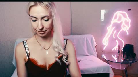 cute_smile_shy online show from September 28, 2025, 8:52 am