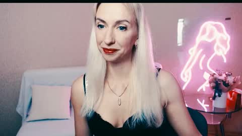 cute_smile_shy online show from October 4, 2025, 8:07 pm