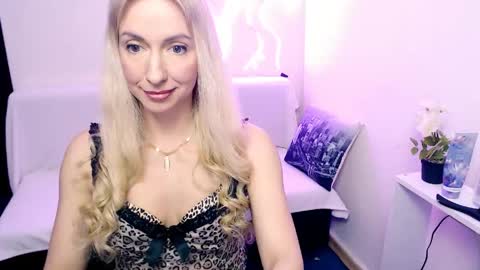Snapshot of cute_smile_shy chatting on April 23, 2026, 8:22 pm cute_smile_shy online show from April 23, 2026, 8:22 pm