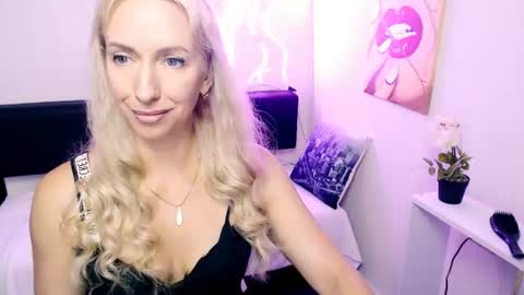 Snapshot of cute_smile_shy chatting on July 13, 2026, 9:39 pm cute_smile_shy online show from July 13, 2026, 9:39 pm