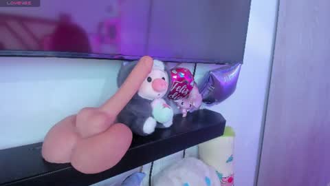 Snapshot of cute_sweetmontt chatting on August 7, 2026, 6:10 pm katalinda montt online show from August 7, 2026, 6:10 pm