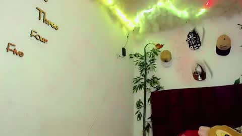 Snapshot of cute_ts_charlott chatting on December 2, 2025, 3:34 am danny online show from December 2, 2025, 3:34 am