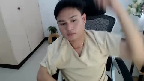 cuteasianlee online show from December 15, 2025, 5:34 am