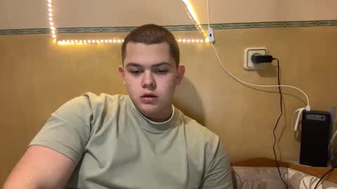 Snapshot of cutebutnaughty_ chatting on November 5, 2025, 8:20 pm Alex online show from November 5, 2025, 8:20 pm