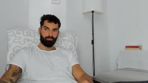 cuteeboy online show from November 3, 2025, 7:31 am