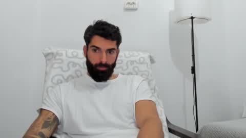 cuteeboy online show from November 20, 2025, 8:14 am