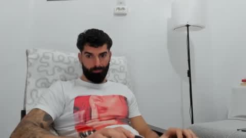 cuteeboy online show from November 27, 2025, 7:43 am