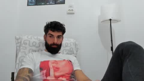 cuteeboy online show from December 17, 2025, 7:47 am