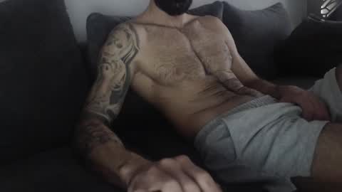 cuteeboy online show from March 28, 2026, 11:32 am