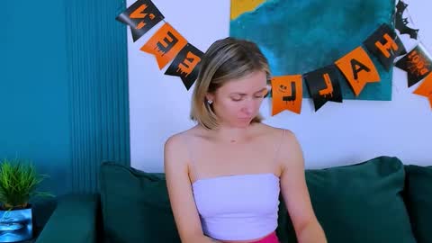 cutemirage online show from October 30, 2025, 2:51 pm