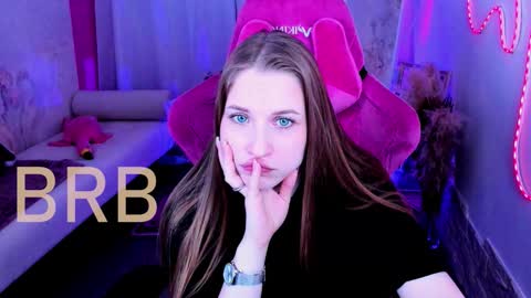 Rina online show from December 3, 2025, 5:48 am