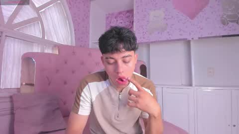 Snapshot of cutenaked_ chatting on December 17, 2025, 1:28 pm cutenaked_ online show from December 17, 2025, 1:28 pm