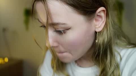 Snapshot of cutenass chatting on December 4, 2025, 9:12 pm Mary online show from December 4, 2025, 9:12 pm