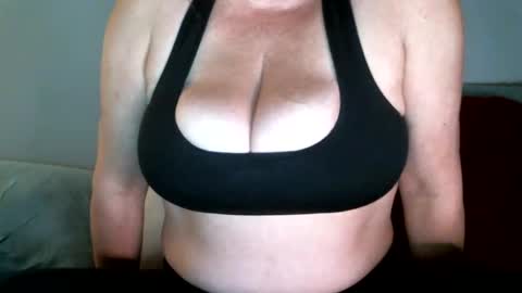 CuteNlil online show from January 18, 2025, 6:24 am