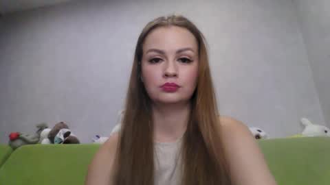 Snapshot of cutie_klo_ chatting on September 17, 2025, 12:45 am Chloe online show from September 17, 2025, 12:45 am