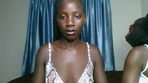Snapshot of cutie_liqy chatting on November 28, 2025, 8:55 pm Liqy online show from November 28, 2025, 8:55 pm