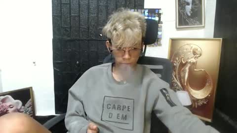 cutie_mico online show from March 5, 2025, 8:32 am