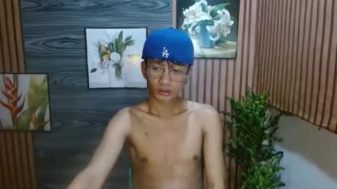 cutie_mico online show from November 16, 2025, 9:37 am