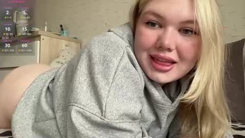 Snapshot of cutiejulie_ chatting on July 6, 2026, 1:19 pm Julie online show from July 6, 2026, 1:19 pm
