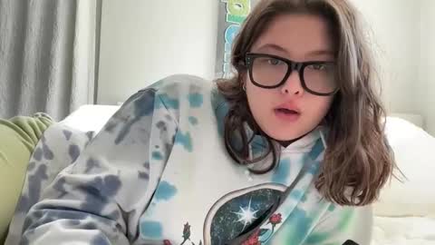 Cutieoggg420 online show from October 16, 2025, 2:40 pm
