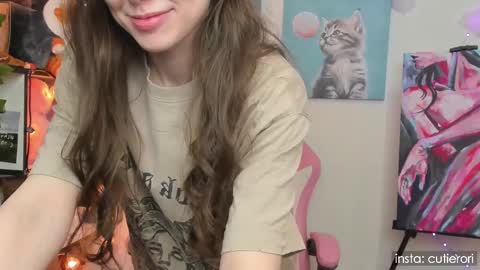 Rori  Instagram cutierori  online show from February 26, 2025, 8:37 am