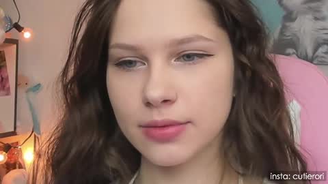 Rori  Instagram cutierori  online show from February 28, 2025, 5:26 pm