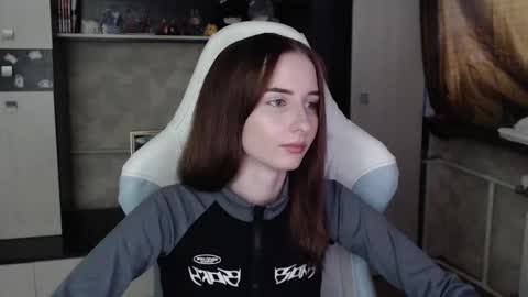 Snapshot of cutti_crystal chatting on November 4, 2025, 3:05 am Cutti Crystal online show from November 4, 2025, 3:05 am