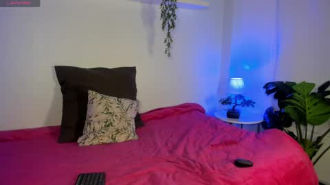 Snapshot of cuttie_blondie_dh chatting on May 5, 2026, 11:07 am Laura online show from May 5, 2026, 11:07 am