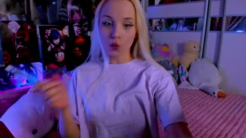 Snapshot of cuttie_ponyy chatting on May 26, 2026, 8:27 pm Nora online show from May 26, 2026, 8:27 pm