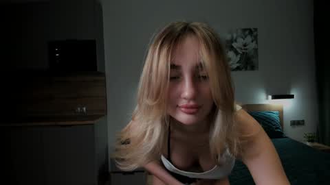 Snapshot of cuttiechloe chatting on December 18, 2024, 11:08 pm CuttieChloe online show from December 18, 2024, 11:08 pm