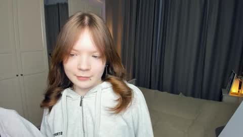 Snapshot of cuty_petite chatting on March 5, 2026, 5:25 am Anne online show from March 5, 2026, 5:25 am