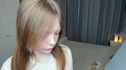 Snapshot of cuty_petite chatting on March 7, 2026, 5:26 am Anne online show from March 7, 2026, 5:26 am