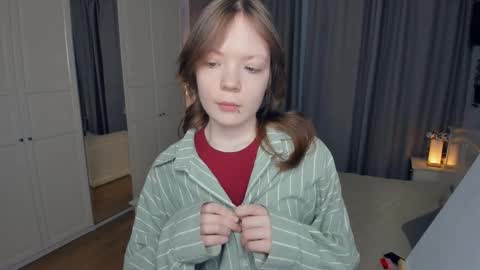 Snapshot of cuty_petite chatting on March 9, 2026, 5:22 am Anne online show from March 9, 2026, 5:22 am