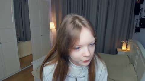 Snapshot of cuty_petite chatting on March 12, 2026, 5:35 am Anne online show from March 12, 2026, 5:35 am