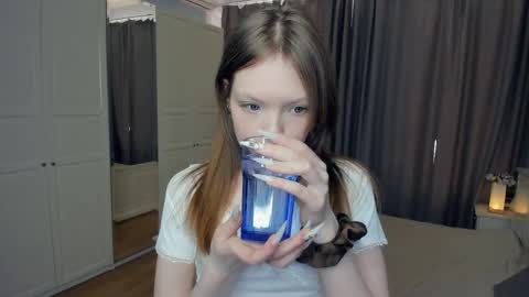 Snapshot of cuty_petite chatting on March 19, 2026, 10:52 am Anne online show from March 19, 2026, 10:52 am