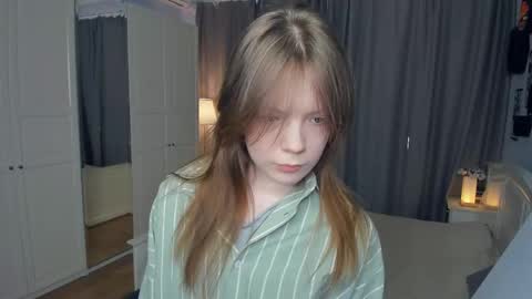 Snapshot of cuty_petite chatting on March 20, 2026, 6:51 am Anne online show from March 20, 2026, 6:51 am