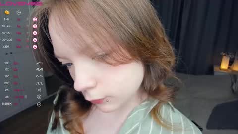 Snapshot of cuty_petite chatting on March 29, 2026, 5:51 am Anne online show from March 29, 2026, 5:51 am
