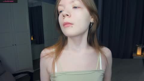 Snapshot of cuty_petite chatting on April 7, 2026, 6:14 am Anne online show from April 7, 2026, 6:14 am
