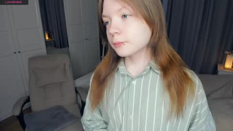 Snapshot of cuty_petite chatting on April 10, 2026, 5:34 am Anne online show from April 10, 2026, 5:34 am