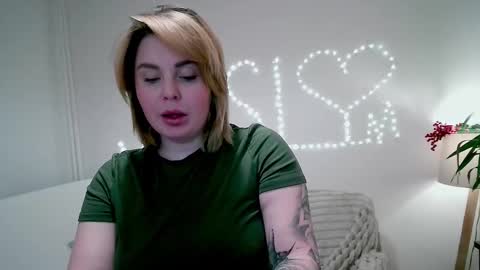 cyber_candy online show from January 18, 2025, 12:02 am