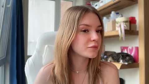 Im Emi streaming with my friend Reyna today online show from May 29, 2026, 12:58 pm