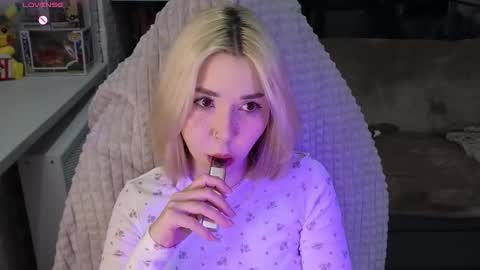 Snapshot of cybersmiling chatting on November 20, 2025, 12:33 am Jane online show from November 20, 2025, 12:33 am