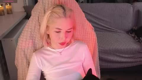 Snapshot of cybersmiling chatting on April 16, 2026, 12:33 am Jane online show from April 16, 2026, 12:33 am