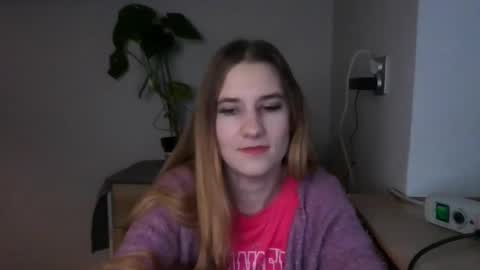 Snapshot of cyntianatural chatting on December 3, 2024, 8:16 am CyntiaNatural online show from December 3, 2024, 8:16 am